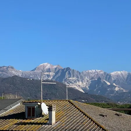 Lägenhet Cosy With Terrace View In Sarzana Italy