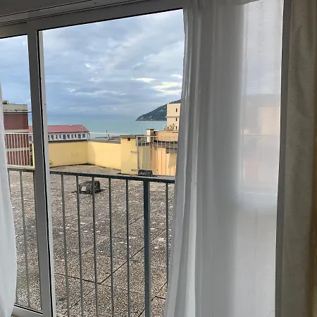 Cosy With Terrace View In Sarzana Italy דירה